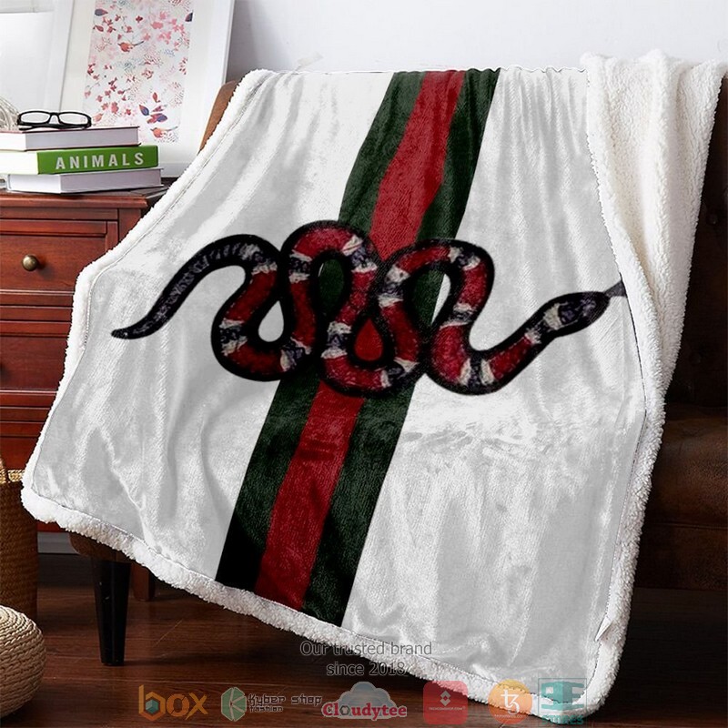 Gucci Snake White Fleece Blanket Gucci Snake White Fleece Blanket