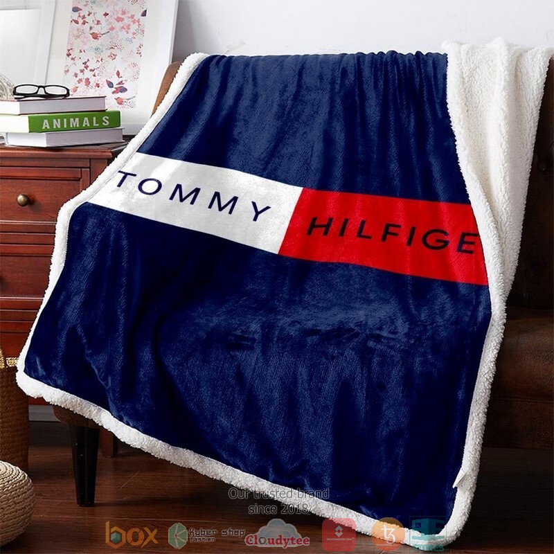 Tommy Hilfiger Navy Fleece Blanket Tommy Hilfiger Navy Fleece Blanket