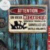 Un Vieux Mecanicien Grincheux Travaille Ici 2